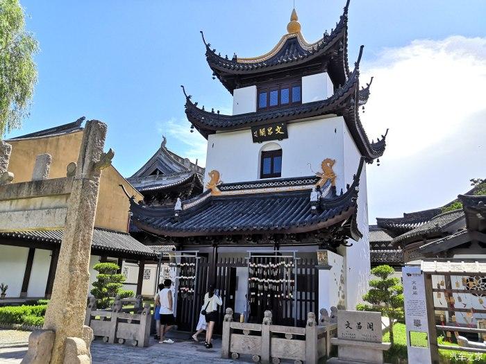 同样是演高中生,把杨紫、赵露思、张佳宁放一起看,差距一目了然